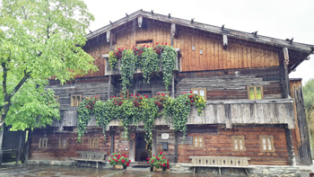  Im 1661 erbauten „Bruderhaus“ befindet sich heute  das Stadtmuseum Schladming.