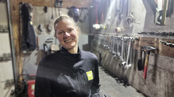 Scarlett Fehnl ist gelernte Industriemechanikerin und heute als Schlosserin im Einsatz.